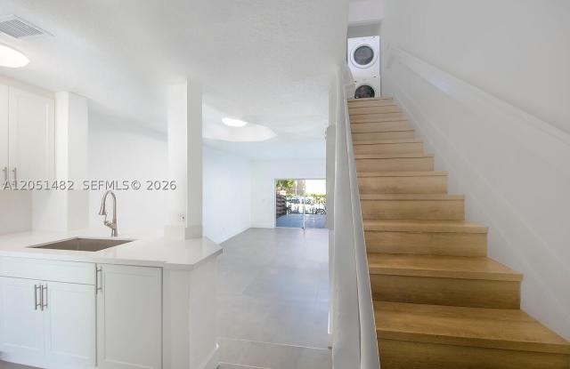 8260 NW 10th St
