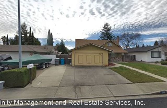 208 Riverdale Avenue - 208 Riverdale Avenue, Vacaville, CA 95687