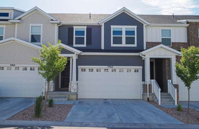 Photo of 3 bedroom, 2.5 bathroom Saratoga Springs Townhome