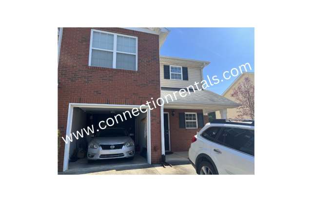 Amazing 3 bed 2.5 bath townhome