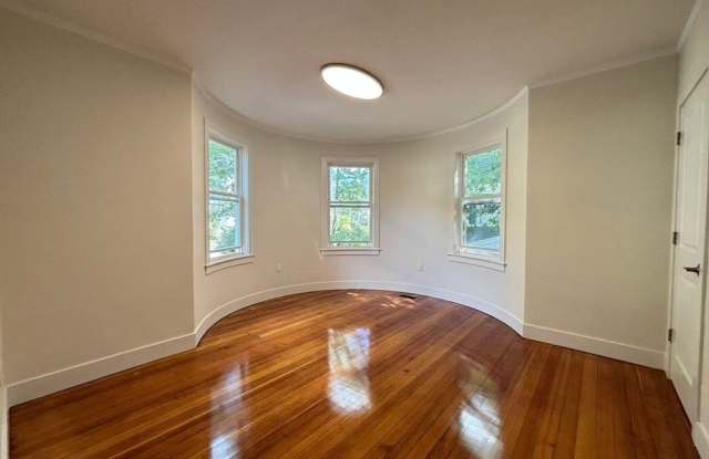 Photo of 391 Linwood Ave unit: 1