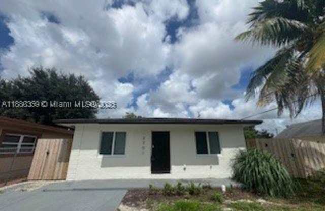 2201 NW 6th Ct