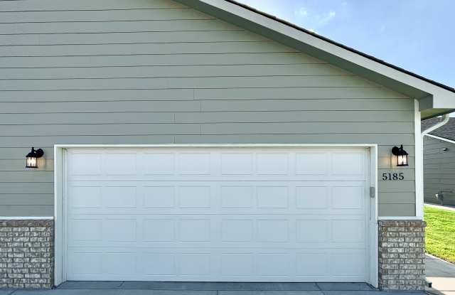 Photo of 5185 N Cypress ST