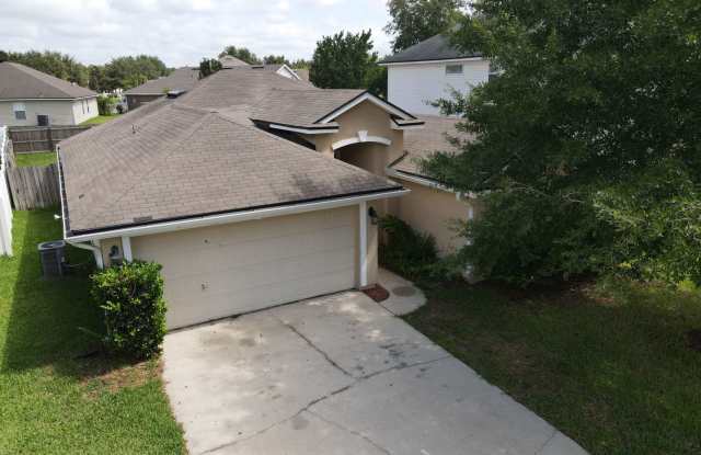 Fenced four bedroom in Lake Asbury