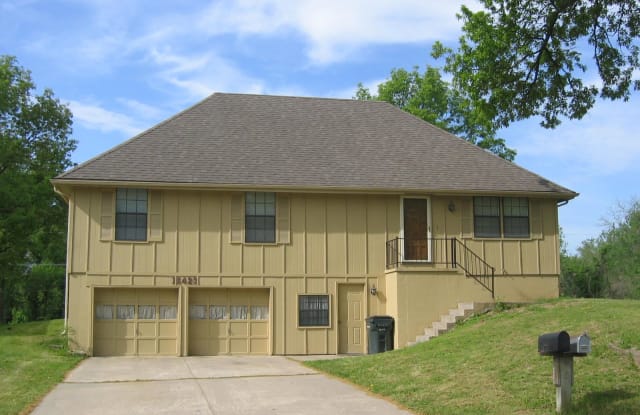 16423 E Crackerneck Rd - 16423 Crackerneck Road, Independence, MO 64055