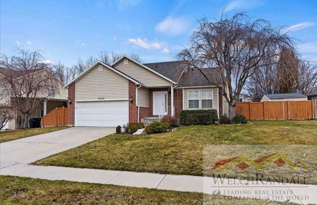 Photo of Stunning 5-Bedroom Home in Sandy – Move-In Ready