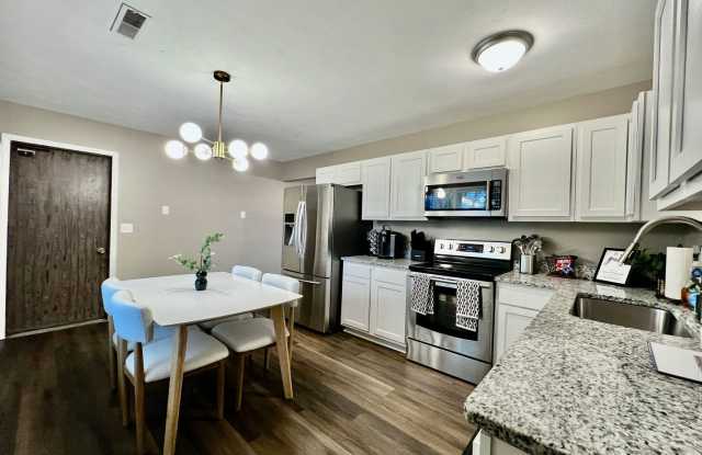 3 BDR Ranch w/ Fenced yard, laundry, garage + more