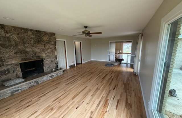 Photo of Charming Single Family Home in Brookfield - FIRST MONTH RENT HALF OFF!