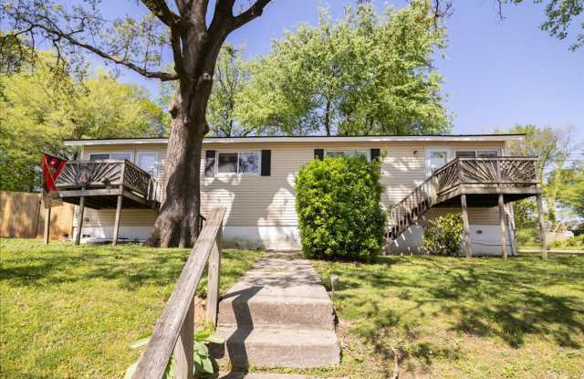 2bd/1ba Duplex Unit in the Heart of Howell Station Minutes from W. Midtown!!
