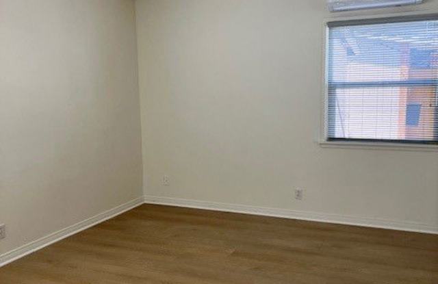 6013 North Walnut Grove Avenue