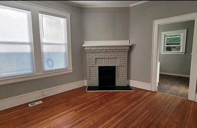 Room in 2 Bedroom Home at Holloway St