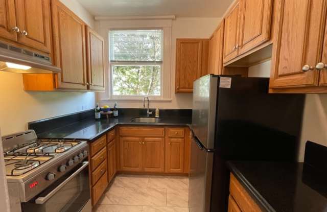 998 Divisadero Street