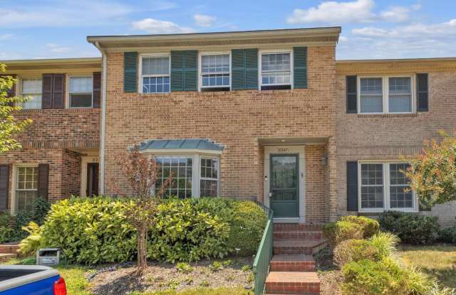 8247 CLIFTON FARM Court