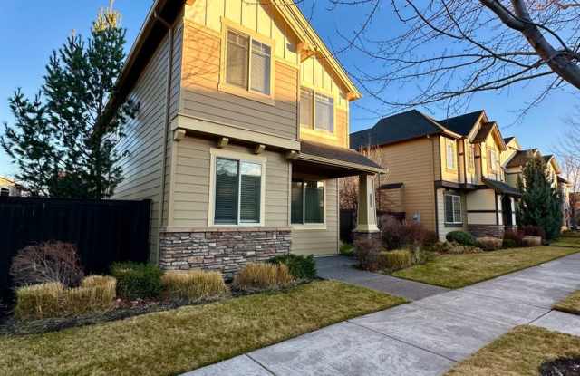 Beautiful Home in NW Bend! (3bd/2.5ba) 63114 Dakota Dr.