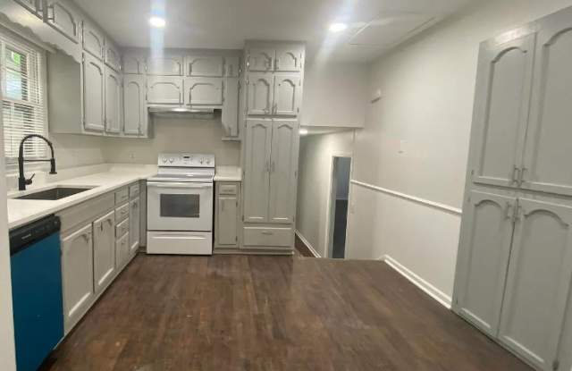 8033 Navios Drive Southeast