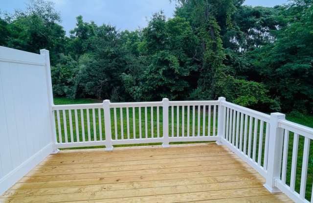 Like New Townhouse for Rent - END UNIT