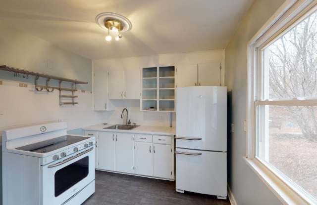 2 Bed Home in Beaverdale area (Available March 15th)