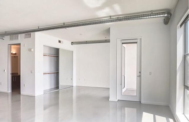 225 Long Beach Blvd