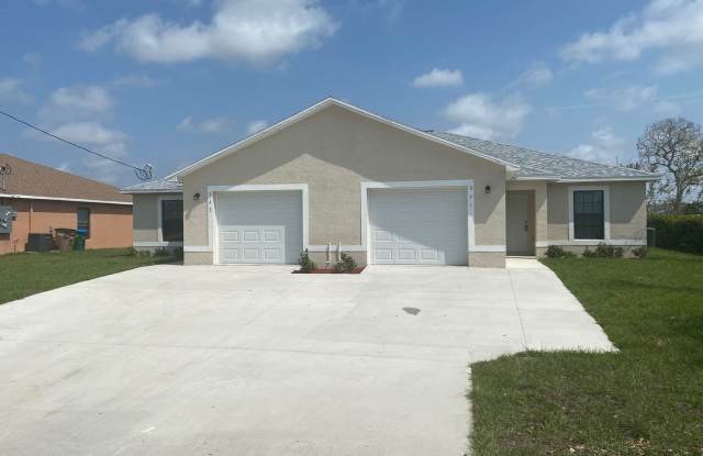 Photo of Available Now Stunning 3 bedroom 2 bathroom duplex