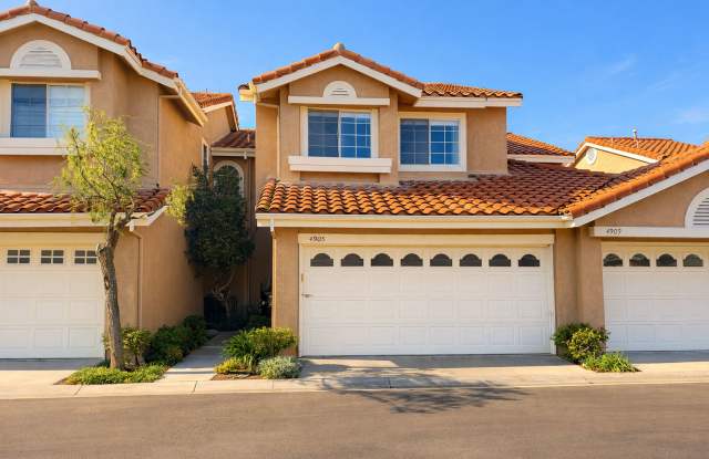 Beautiful 3 bed 2.5 bath home in Oak Park!