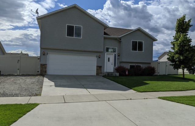 13048 N Zodiac Loop - 13048 N Zodiac Loop, Rathdrum, ID 83858