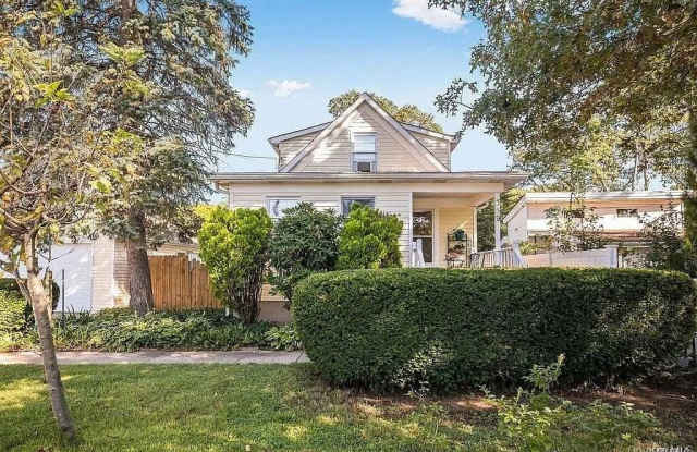 Photo of 359 Erlanger Boulevard