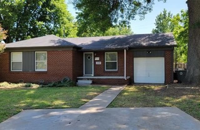 1122 E 48th Place - 1122 East 48th Place, Tulsa, OK 74105