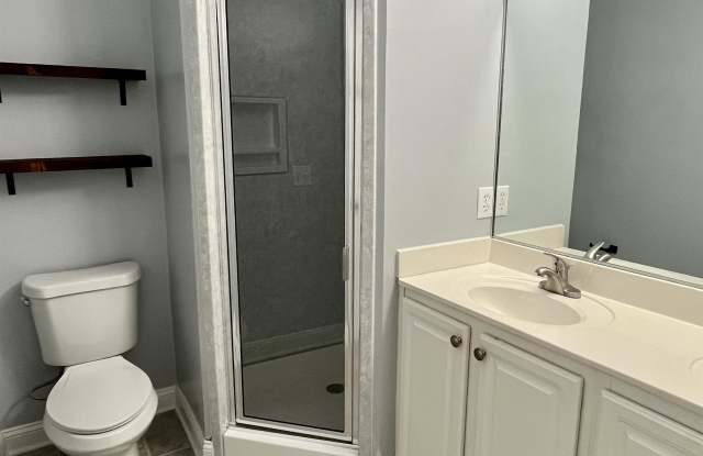 5601 Fairview Road, Unit 19 - 1