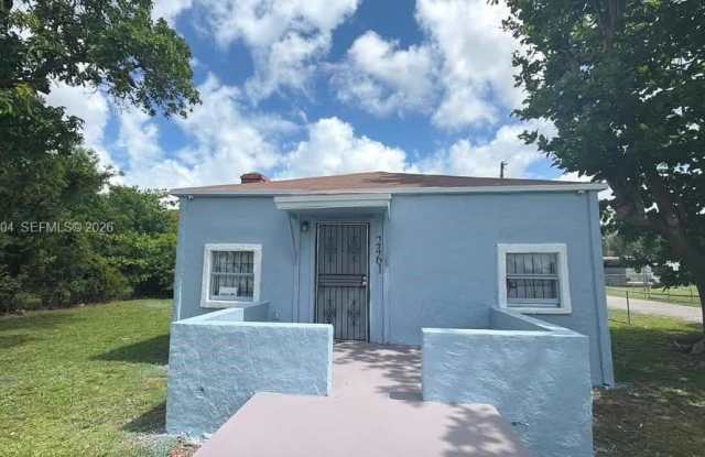 2461 NW 61st St