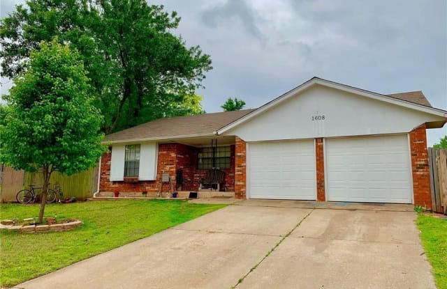 1608 NE 6 - 1608 NE 6th St, Moore, OK 73160