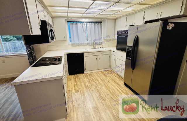 Charming 3 Bedroom Rambler + Large Storage/Shop | Kent, WA