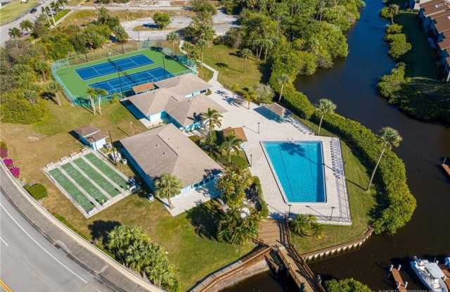 1585 NE Beacon Drive NE unit: 1107