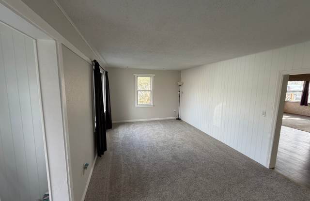 Clean, Updated Home with Large Yard in Klamath Falls
