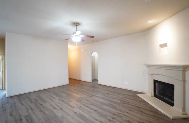 FOR LEASE! HOLIDAY MOVE-IN SPECIAL! HALF OFF FIRST MONTH'S RENT WITH 12 MONTH LEASE! Spacious 3 BR - 2 BA - 1,799 sf Brick Home in Westover Village - Weatherford ISD.