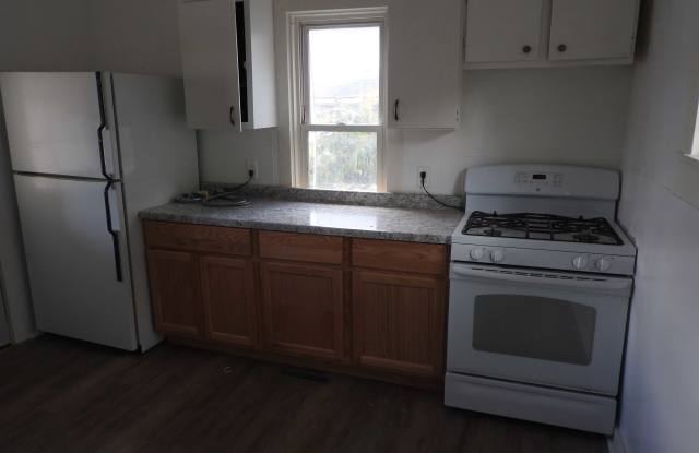 827 Fulton Street West