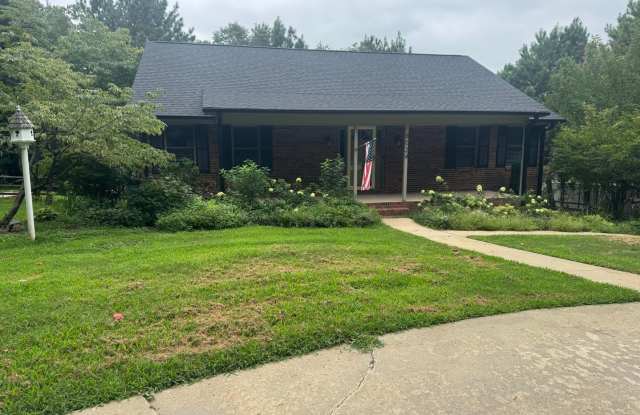 3BR/3.5BA plus bonus Full-Brick Ranch with Walkout Basement & Boat Slip