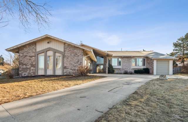 Photo of Well-Located 4-Bedroom with Ample Space!!