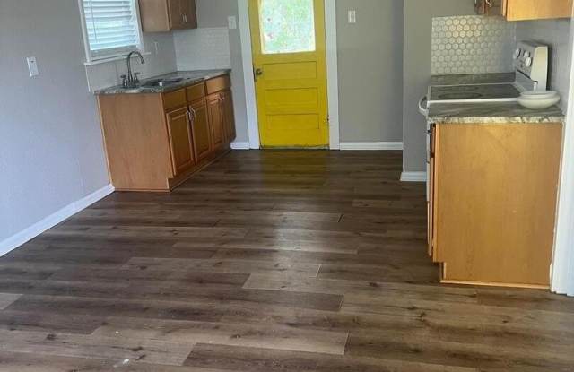 1519 E Southcross Blvd unit: 1