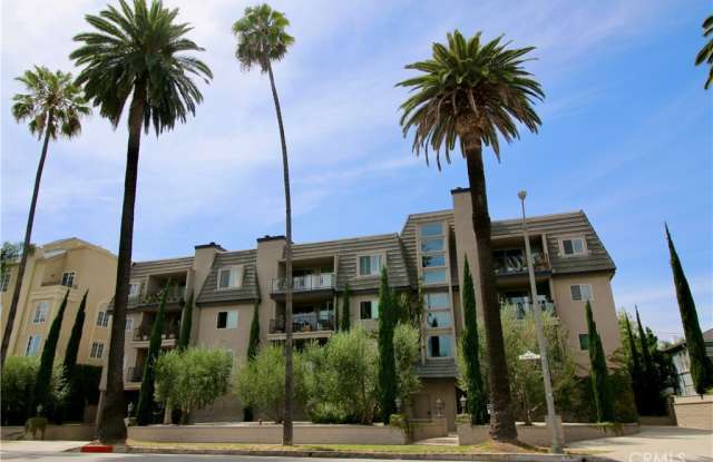 439 N Doheny Drive