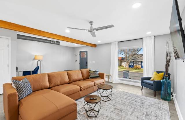 6518 Spring Manor St