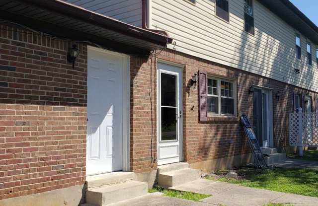 257 University Dr #2