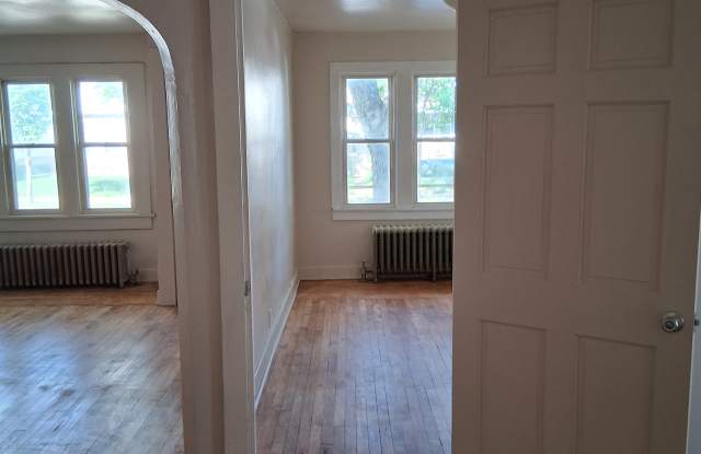 1708 S 81 St