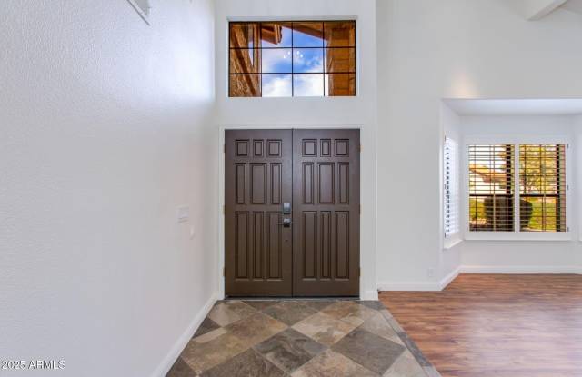 5513 E GROVERS Avenue