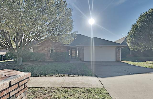 3 Bedroom 2 Bath Home Available in Edmond Schools - 13905 Glen Oaks Place, Oklahoma City, OK 73013