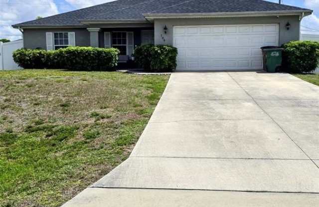 706 NW 1ST Lane
