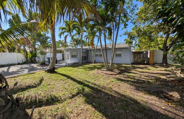 Charming Remodeled 3BD/1BA + Bonus Room | Fenced Yard | Pet Friendly