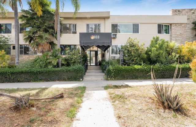 Live in one of the best locations in Los Angeles - Hollywood Hills