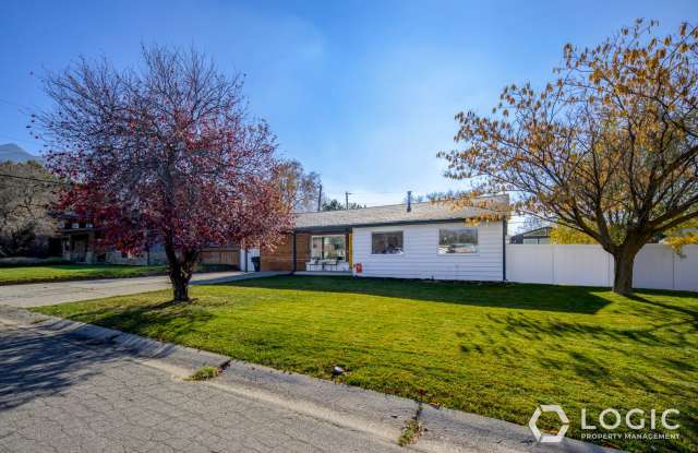 Stunning Home in Cottonwood Heights!!