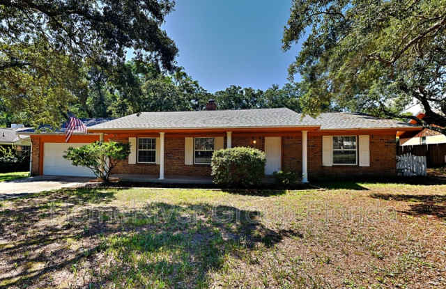 6 Dogwood Dr
