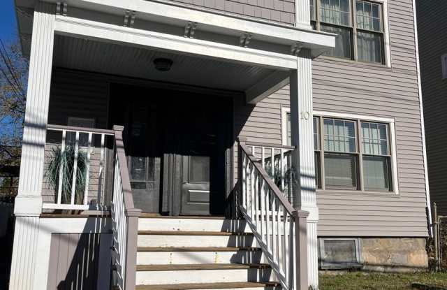 Charming 2BR Duplex in Dorchester location location location.